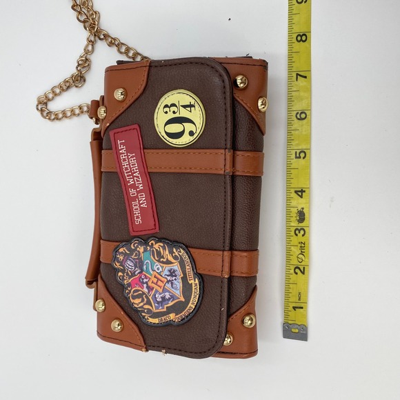 Harry Potter Hogwarts Trunk Crossbody Bag Wallet Brown Gold Studs 9 3/4 Patch - Picture 13 of 14